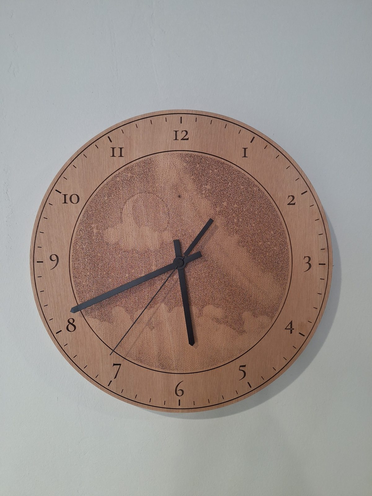 Orologio da parete in legno inciso al laser