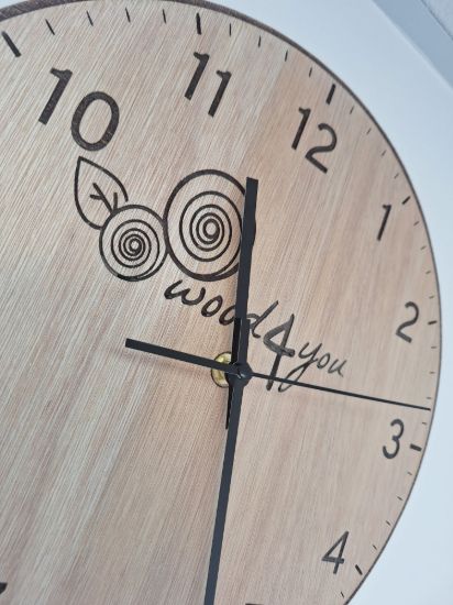 Orologio da parete personalizzato in compensato di okoumé